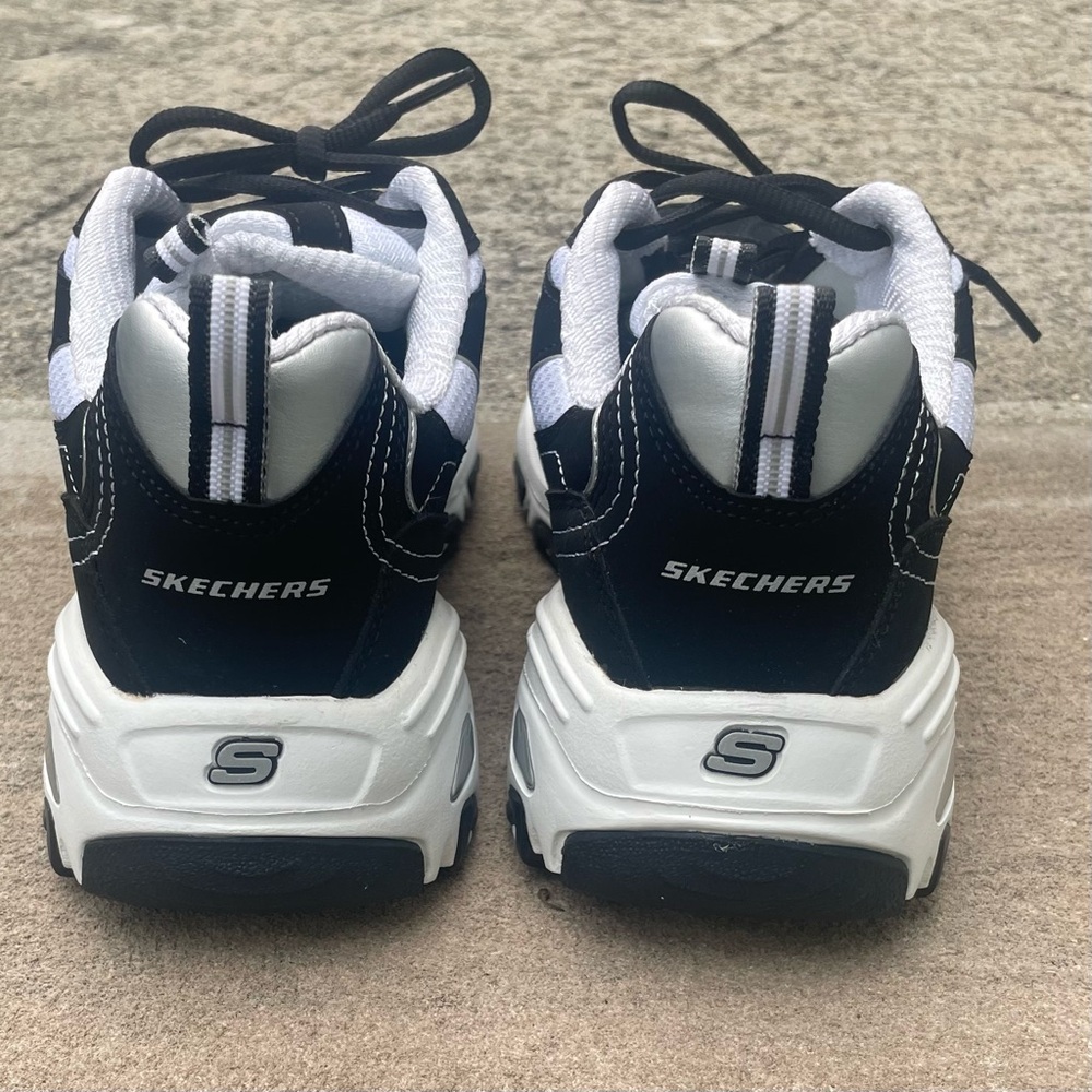 Men’s NWT black & white Skechers D’Lite. Size 8 - Picture 5 of 7